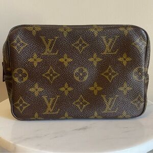 18 Trousse de Toilette Louis Vuitton